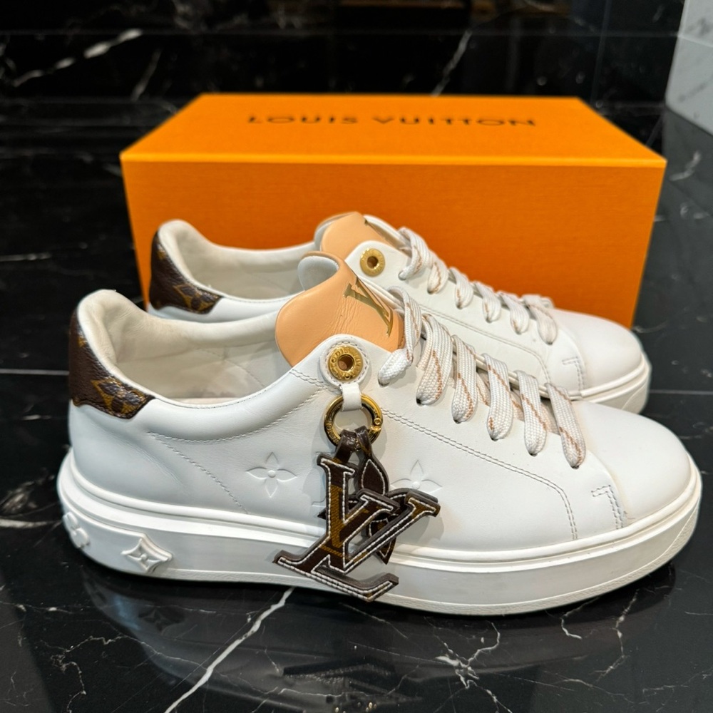 LOUIS VUITTON Time Out Sneaker
Size 38